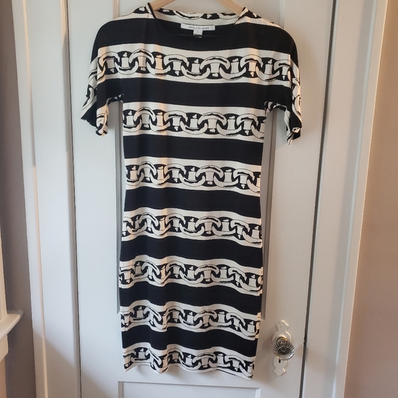 Diane Von Furstenberg Dresses & Skirts - DVF bodycon dress size 6